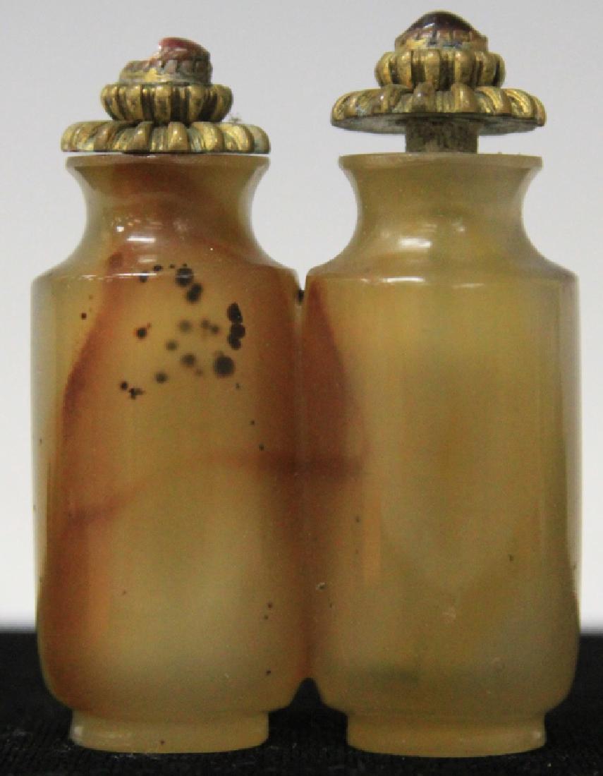 QING DYNASTY AGATE DOUBLE SNUFF BOTTLE (1 of 2)