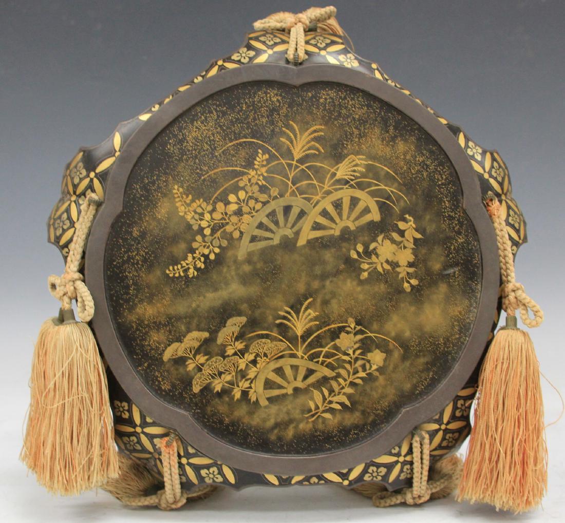 VINTAGE JAPANESE PAINTED LACQUERED STAND (1 of 5)