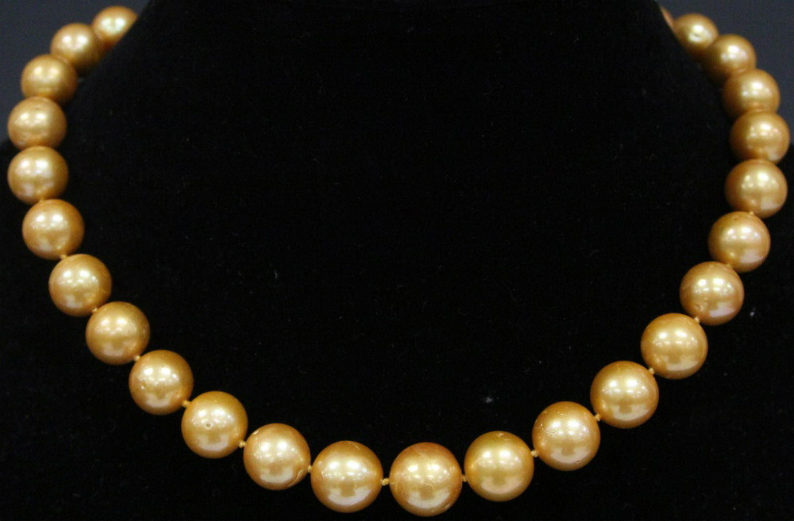 LADY'S LARGE GOLDEN PEARL NECKLACE W/ 14KT CLASP (1 of 3)