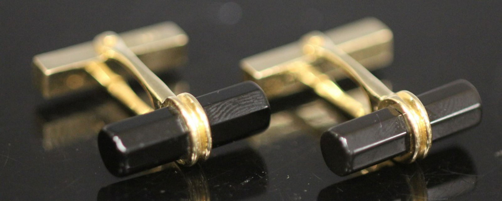PAIR OF TIFFANY & CO. ONYX 14KT GOLD CUFF LINKS (1 of 1)