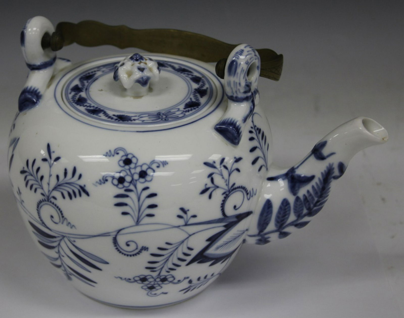 MEISSEN BLUE ONION PATTERN TEAPOT, 9" L (1 of 2)