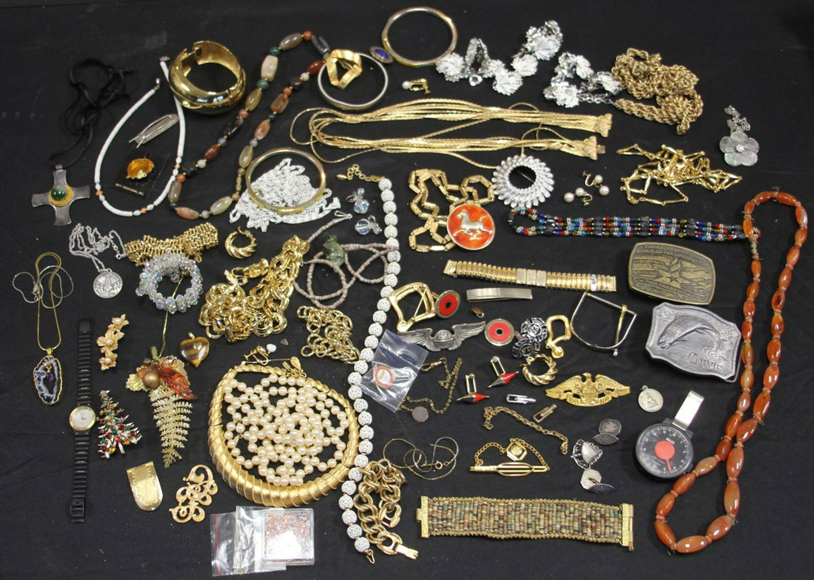 LARGE LOT OF ASSORTED VINTAGE COSTUME JEWELRY (1 of 6)