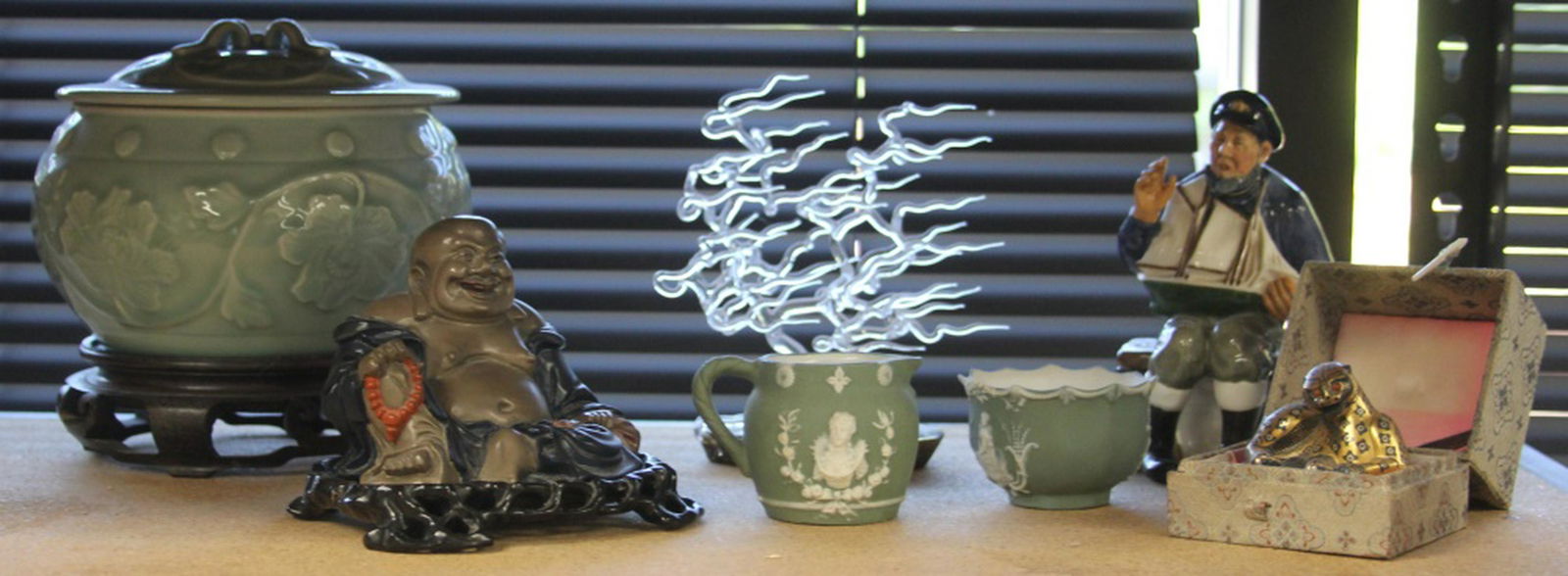 LOT OF (7) ASSORTED ASIAN DECORATIVE PIECES (1 of 1)