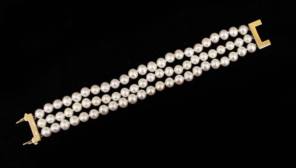 LADIES TRIPLE STRAND PEARL BRACELET W/ 14KT CLASP (1 of 2)