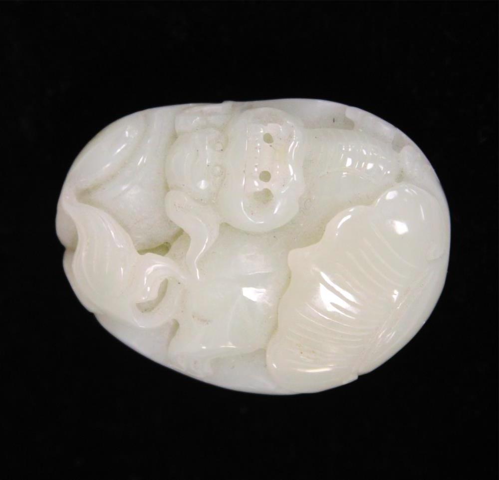 CHINESE JADE CARVING OF FU DOG (1 of 2)