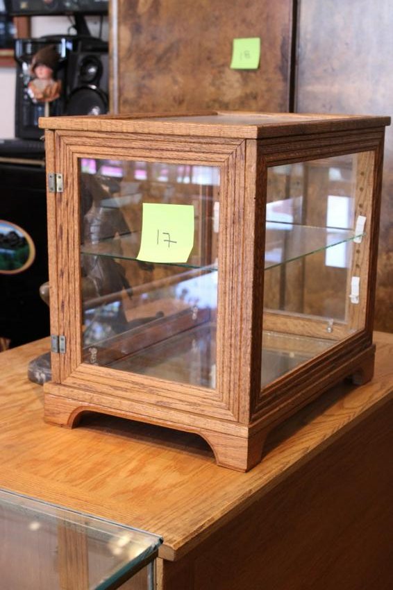 OAK TABLE TOP SHOWCASE (1 of 2)