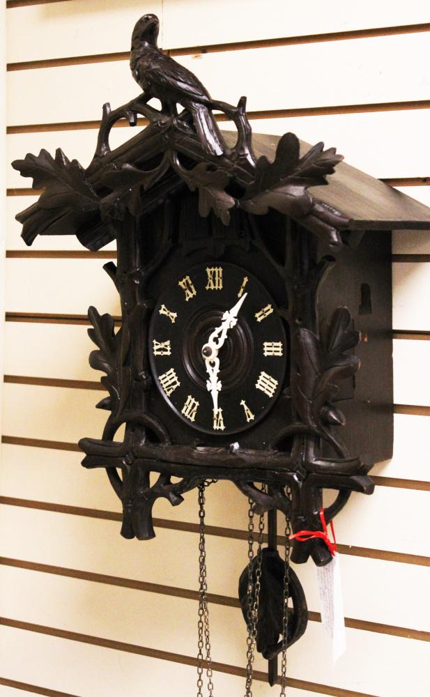 GERMAN WALNUT VINTAGE WALL CLOCK (1 of 3)
