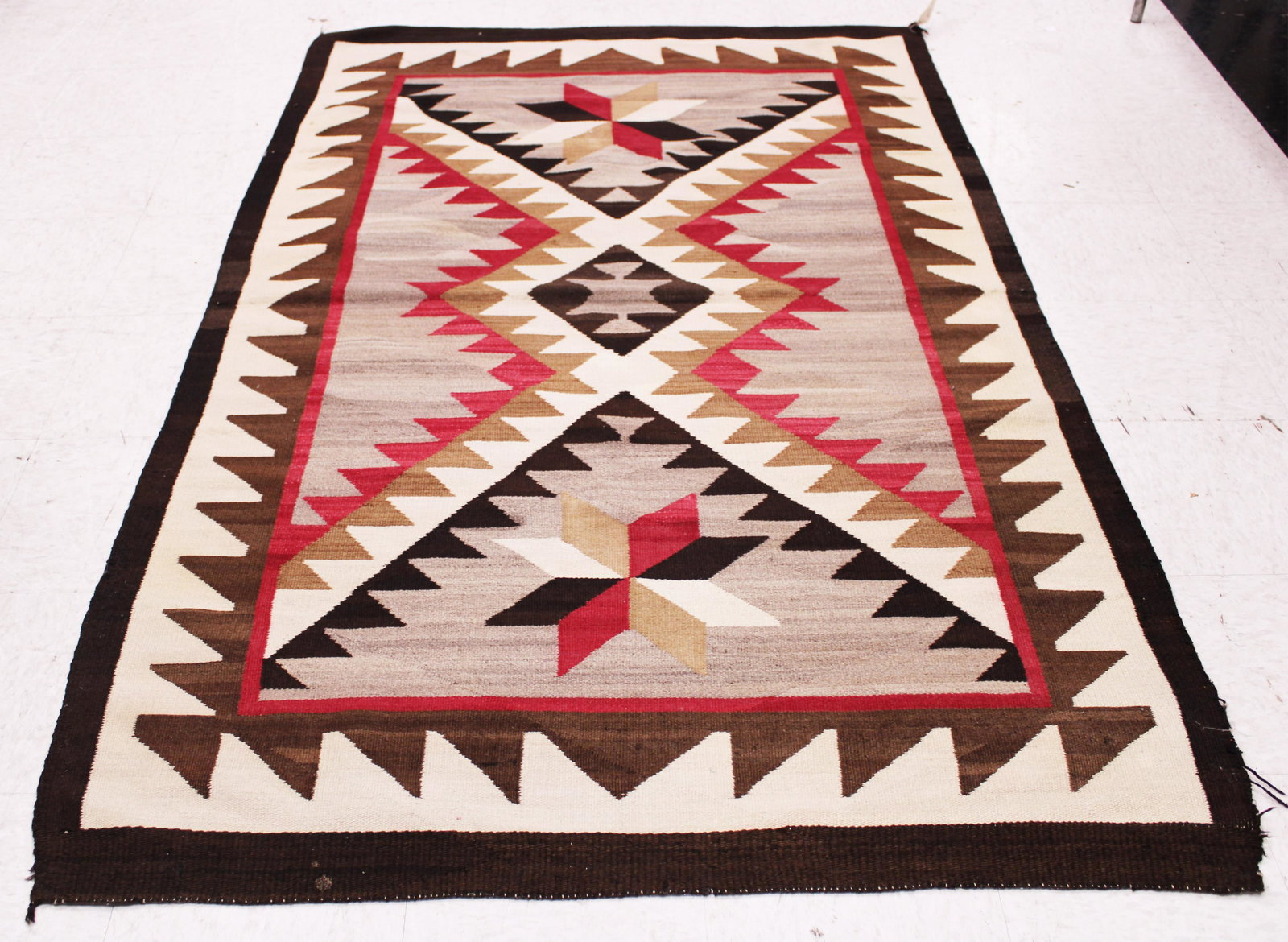 NATIVE AMERICAN NAVAJO VINTAGE WOVEN BLANKET (1 of 5)