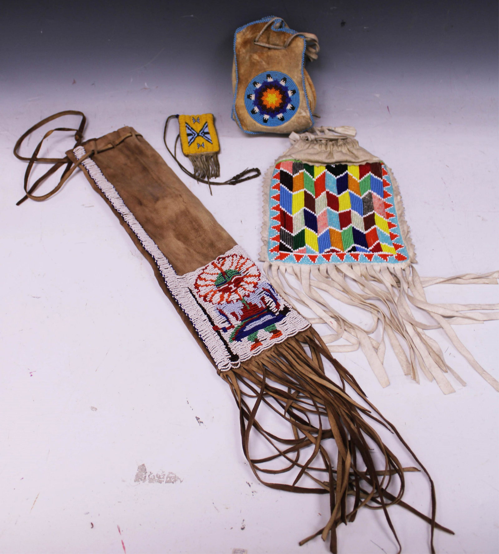 NATIVE AMERICAN BEADED BAGS, LOT OF (4) (1 of 5)