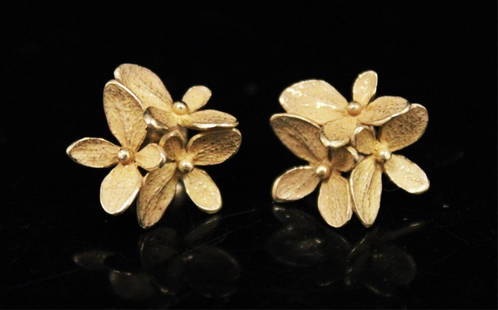 JOHN IVERSEN 18KT LADYS EARRINGS: Award winning jewelry noted for exquisite craftsmanship and design Weight- 5 grams