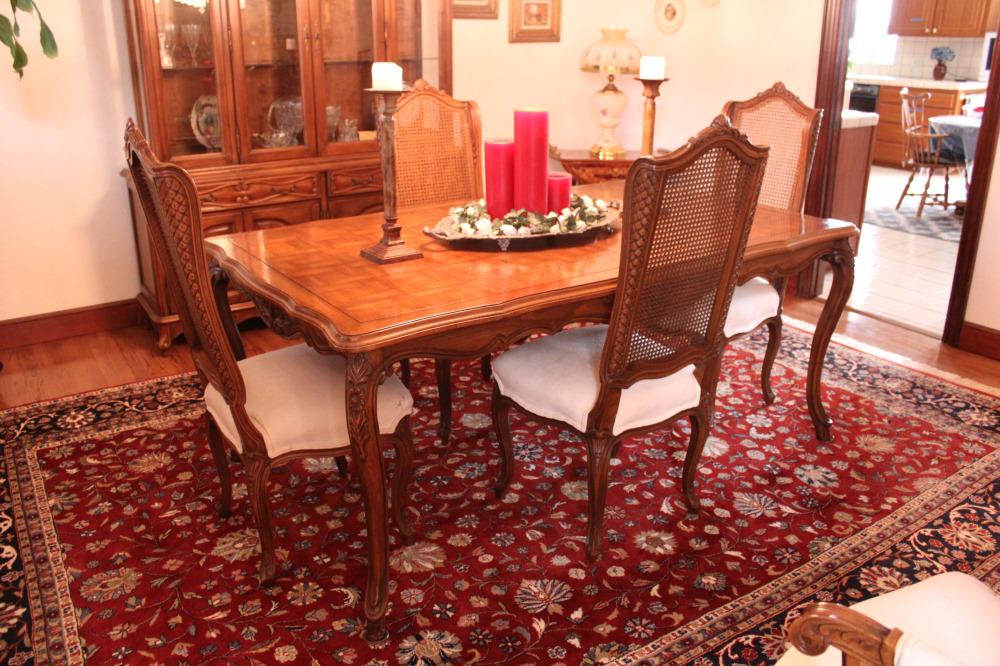 CLASSICAL CARVED STYLE DINING ROOM SET (1 of 6)