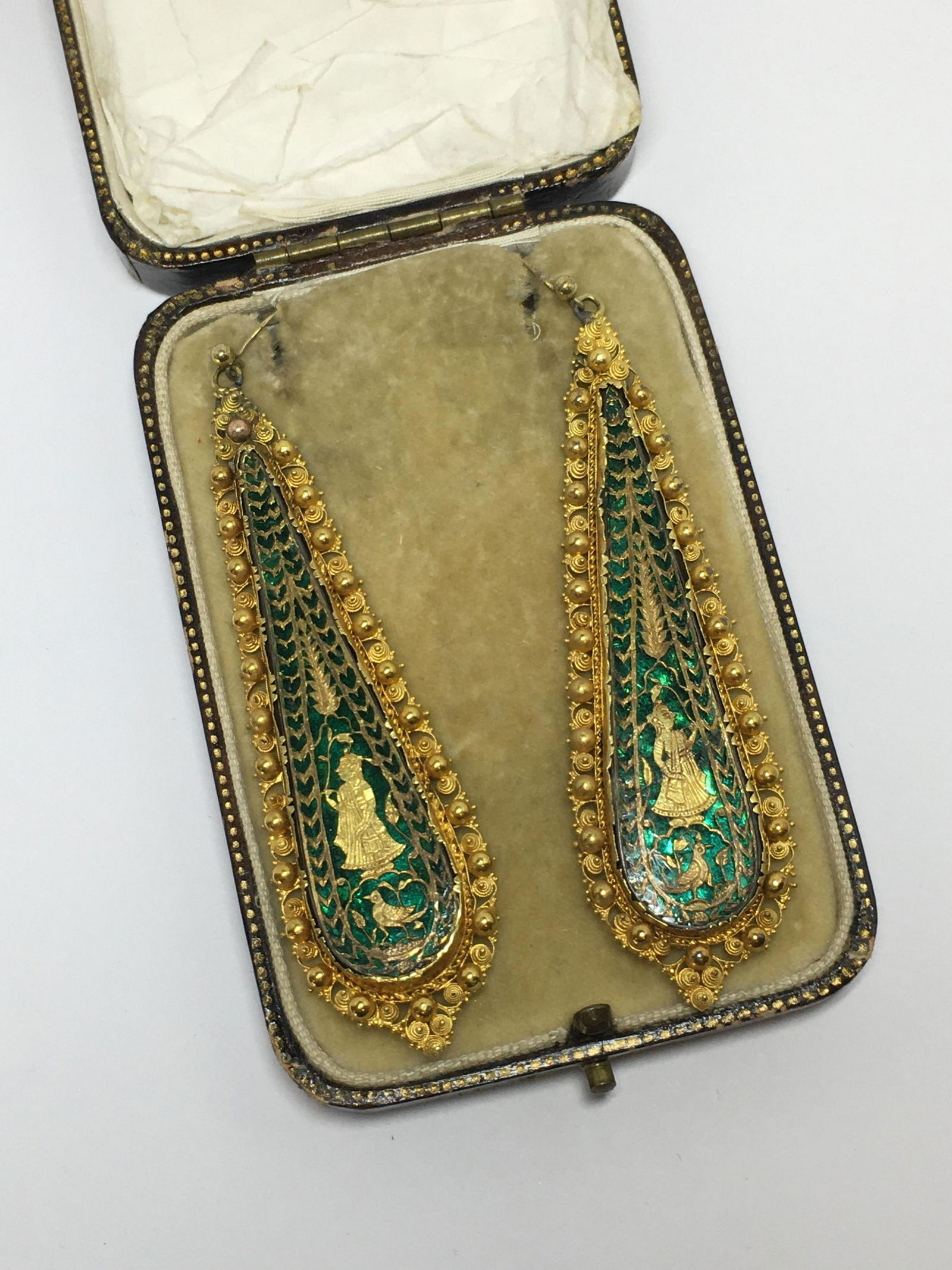 PAIR 22 KT LONG DROP EARRINGS (1 of 7)