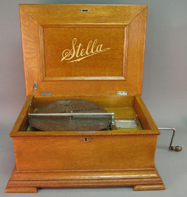 STELLA DOUBLE COMB OAK MUSIC BOX with (12) 14" disk: STELLA DOUBLE COMB OAK MUSIC BOX with (12) 14" disks