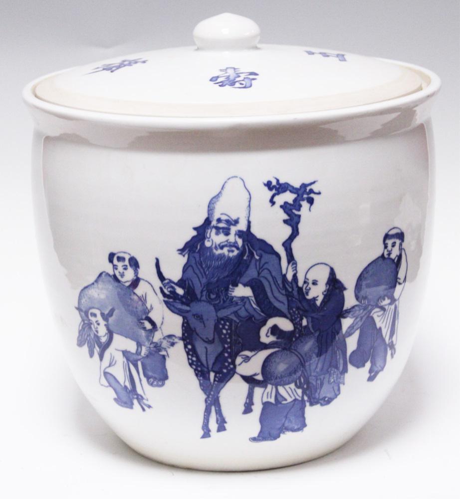 ASIAN BLUE & WHITE PORCELAIN STORAGE JAR (1 of 2)