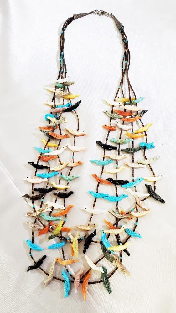 NATIVE AMERICAN ZUNI CARVED FETISH NECKLACE (1 of 5)