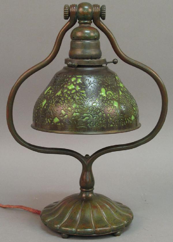 TIFFANY STUDIOS NEW YORK HARP DESK LAMP: TIFFANY STUDIOS NEW YORK HARP DESK LAMP