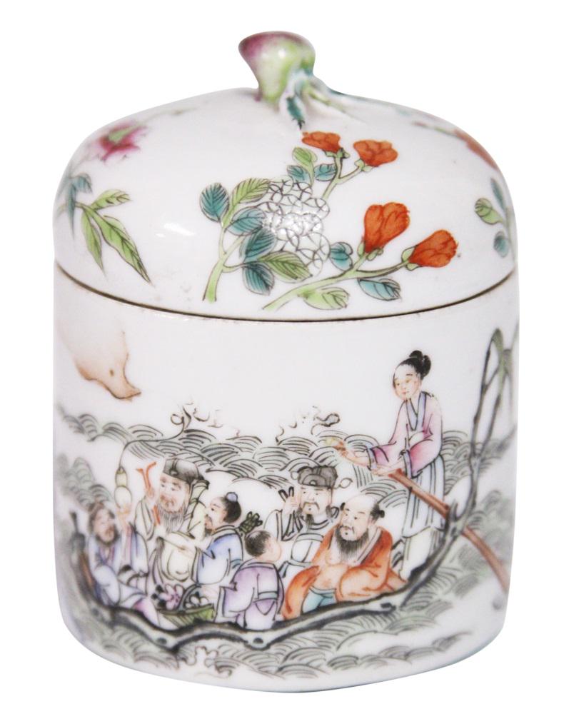 CHINESE QING DYNASTY PORCELAIN COVERED JAR (1 of 7)