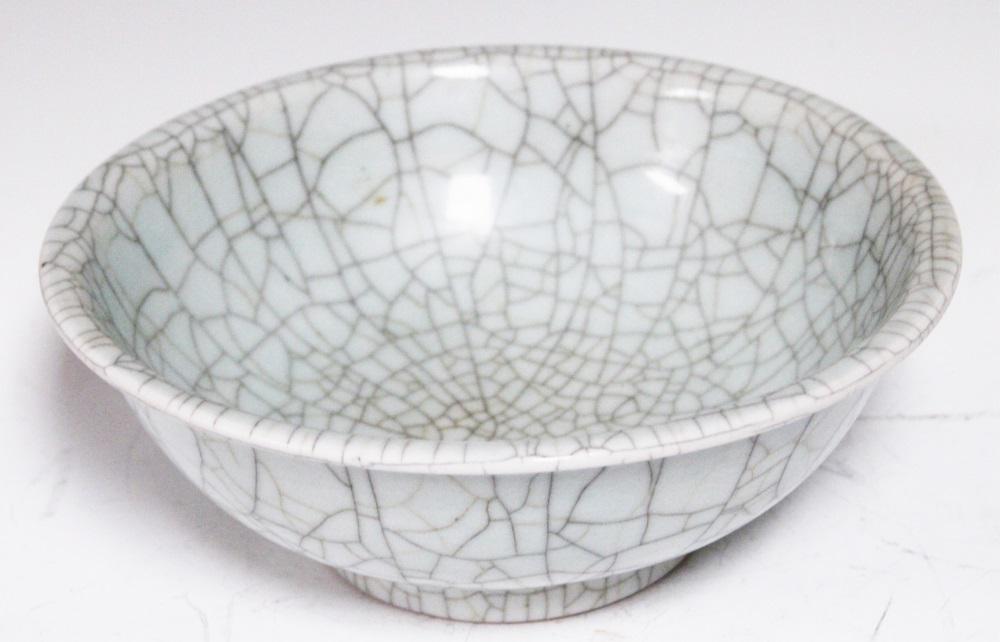 CHINESE VINTAGE CRACKLED GLAZE CELADON BOWL (1 of 10)