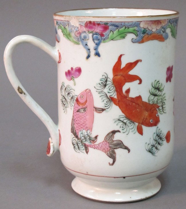 CHINESE EXPORT PORCELAIN MUG : - CHINESE EXPORT PORCELAIN MUG circa 18th/19th century height: 5 3/4" note: minor chip around rim