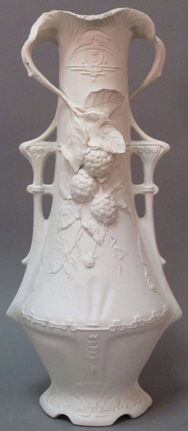 ROYAL DUX PORCELAIN VASE height: 19" : - ROYAL DUX PORCELAIN VASE height: 19"