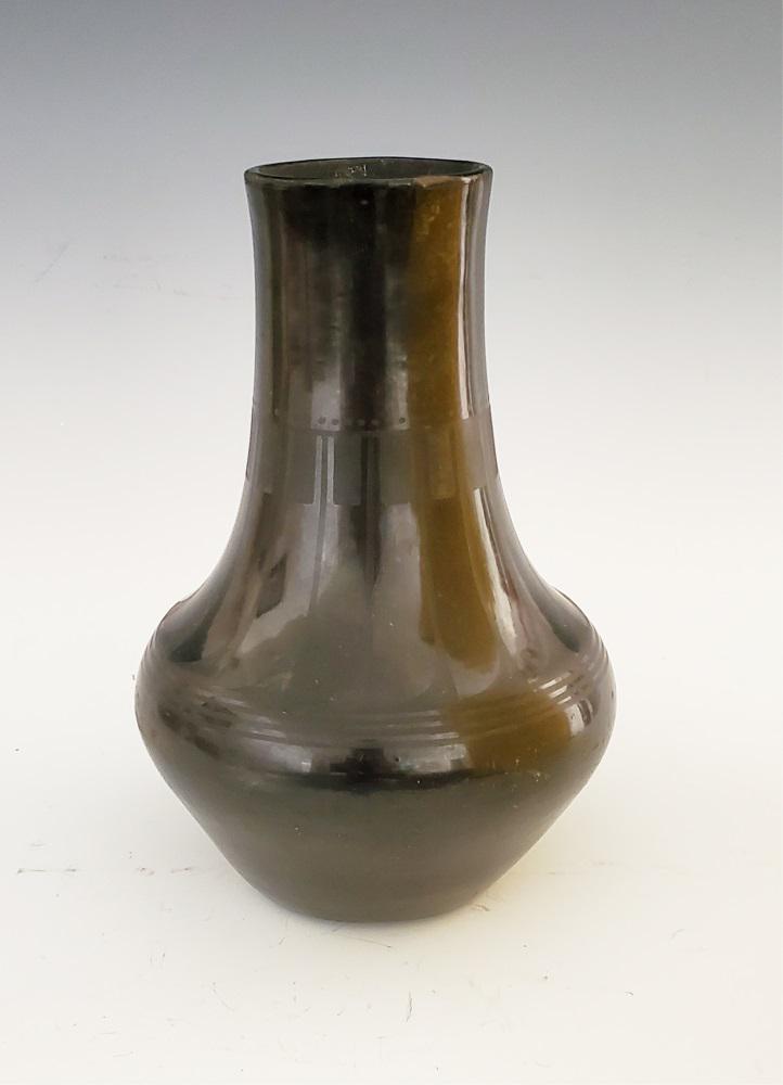 SAN IlDEFONSONO FEATHER PATTERN JAR SIGNED "MARIE": Height-