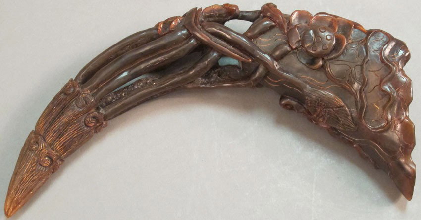 CHINESE CARVED HORN OF LOTUS length: 9 1/2" estima: CHINESE CARVED HORN OF LOTUS length: 9 1/2" estimate 800-1200