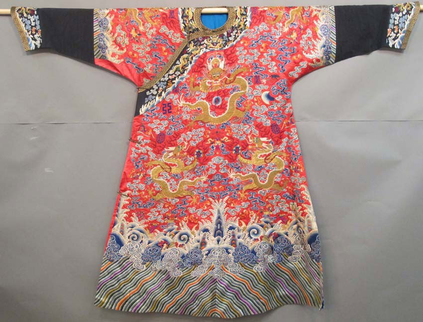 CHINESE EMBROIDERED ROBE with Eight Dragons estima: CHINESE EMBROIDERED ROBE with Eight Dragons estimate 2500-3500
