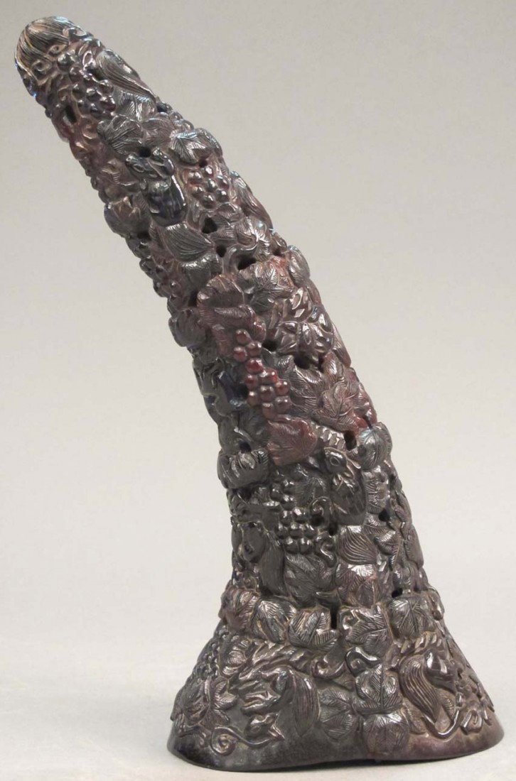 CHINESE CARVED HORN length: 11 1/2" estimate 500-7: CHINESE CARVED HORN length: 11 1/2" estimate 500-700