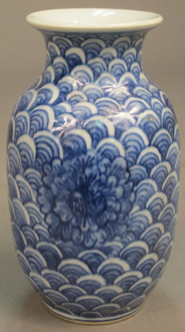 CHINESE BLUE AND WHITE VASE height: 6" estimate 30: CHINESE BLUE AND WHITE VASE height: 6" estimate 300-500