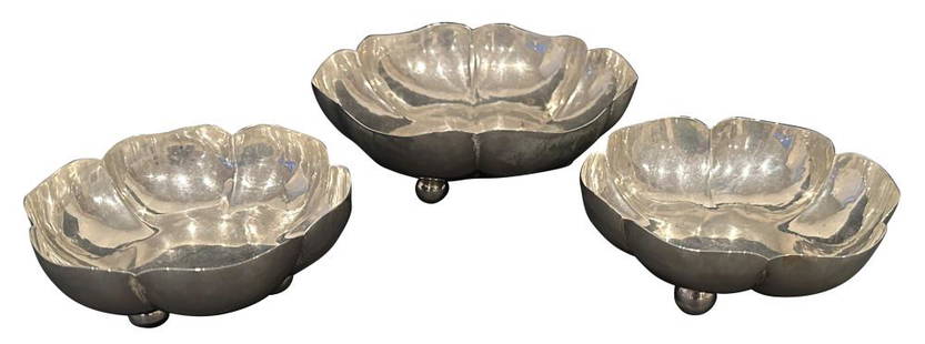 STERLING SILVER SET OF (3) FOOTED BOWLS: Weight- 17 troy ozs. Length- 5 1/4"- 6 3/4" Shipping U.S. $35 plus insurance