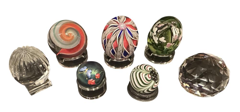 LOT OF (7) GLASS PAPERWEIGHTS (1 of 4)