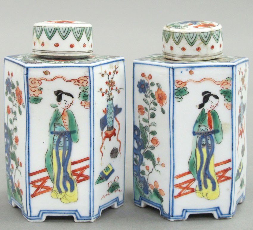 PAIR OF 18TH CENTURY CHINESE PORCELAIN WUCAI SI: PAIR OF 18TH CENTURY CHINESE PORCELAIN WUCAI SIX SIDED TEA CADDIES height- 4 3/8"