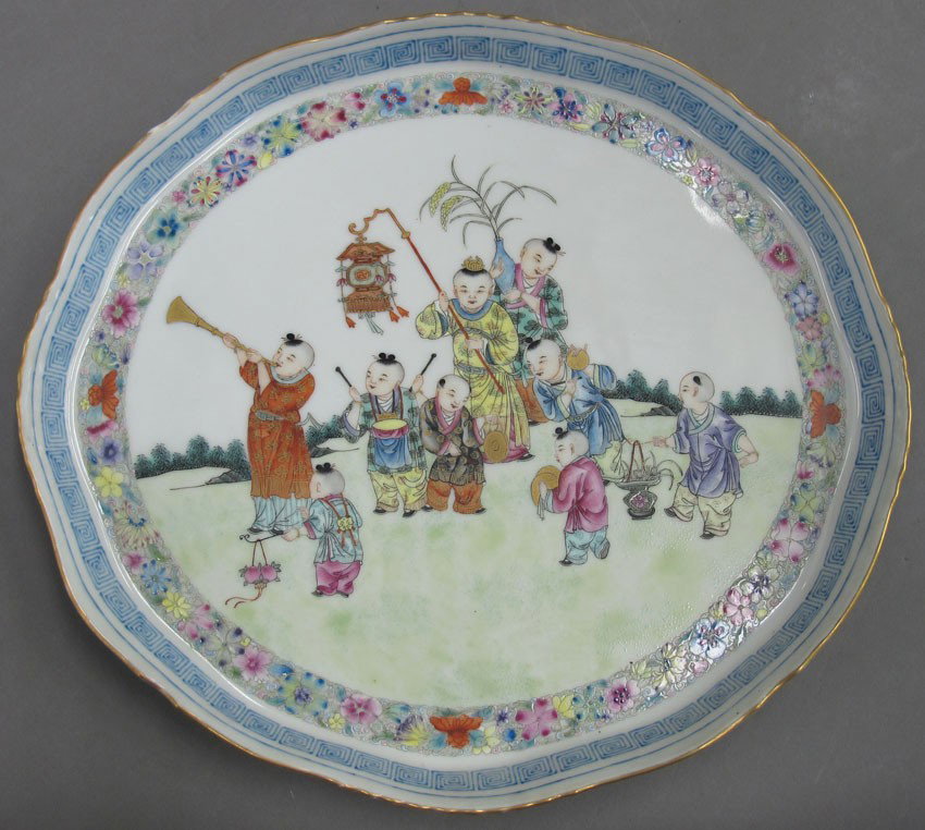 CHINESE PORCELAIN PAINTED PLAQUE OF CHILDREN ci: CHINESE PORCELAIN PAINTED PLAQUE OF CHILDREN circa early 20th century diameter- 11"