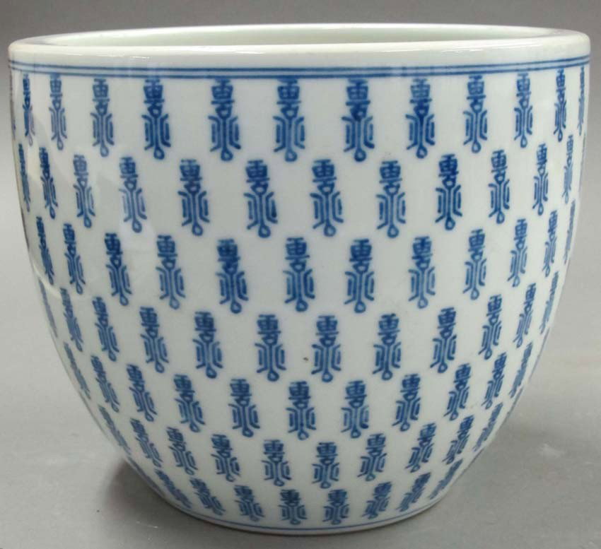 CHINESE BLUE AND WHITE PORCELAIN JAR height- 8: CHINESE BLUE AND WHITE PORCELAIN JAR height- 8 1/2"