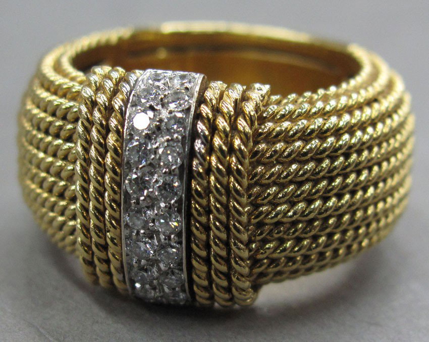 18KT LADIES DIAMOND RING weight- 18 grams: 18KT LADIES DIAMOND RING weight- 18 grams