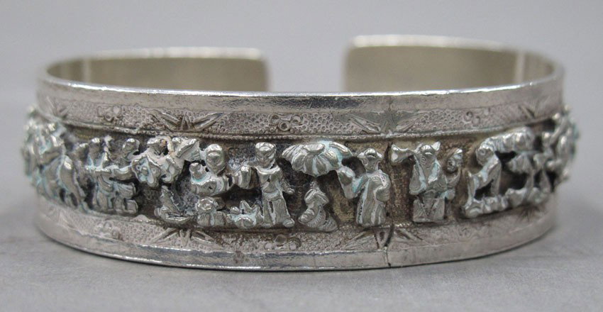 CHINESE SILVER BRACELET weight- 1.7 troy oz: CHINESE SILVER BRACELET weight- 1.7 troy oz