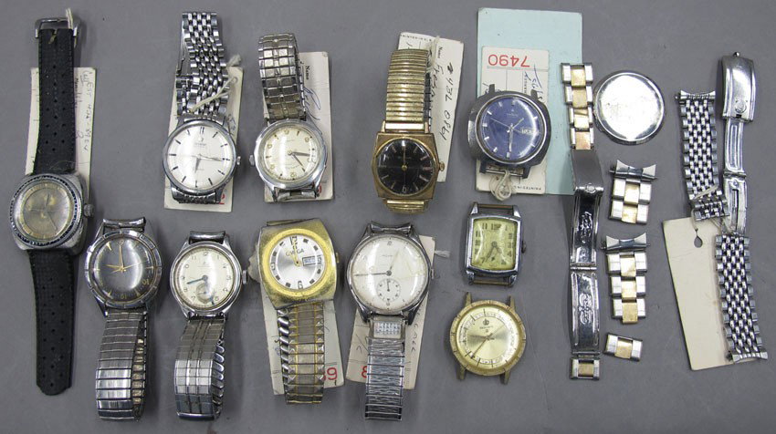 ASSORTMENT OF VINTAGE WATCHES: ASSORTMENT OF VINTAGE WATCHES