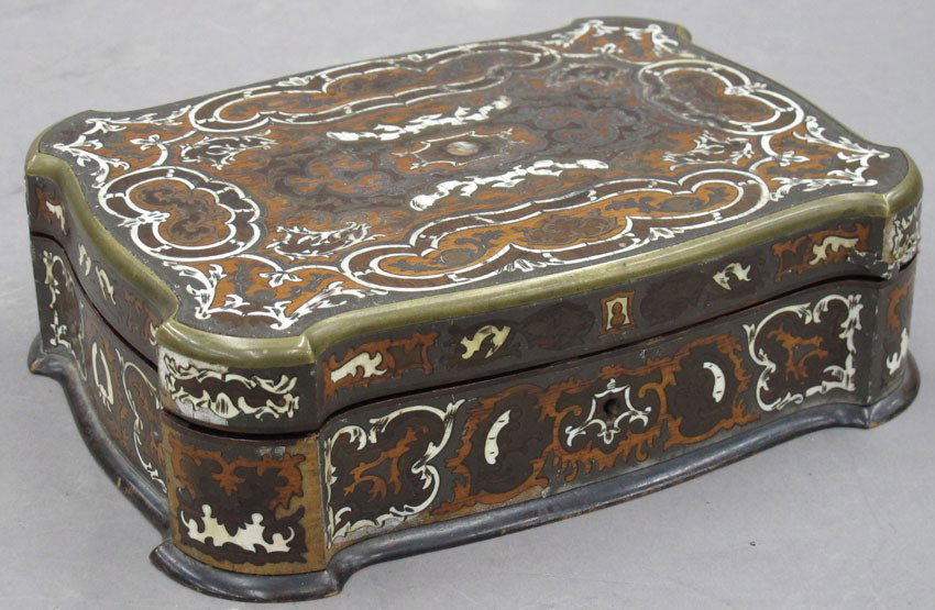 ROSEWOOD CONTINENTAL DRESSER BOX: ROSEWOOD CONTINENTAL DRESSER BOX circa 19th century length- 9", width- 7