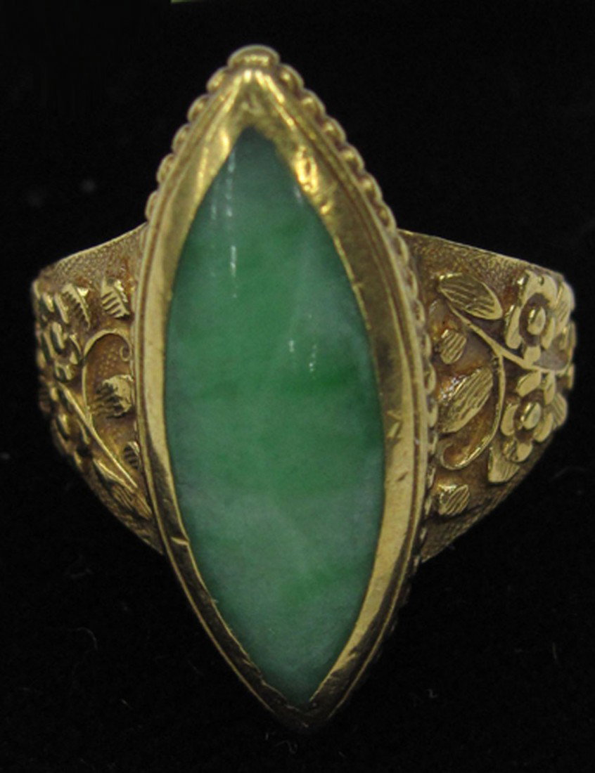 STAMPED 22KT GOLD RING with jade: STAMPED 22KT GOLD RING with jade