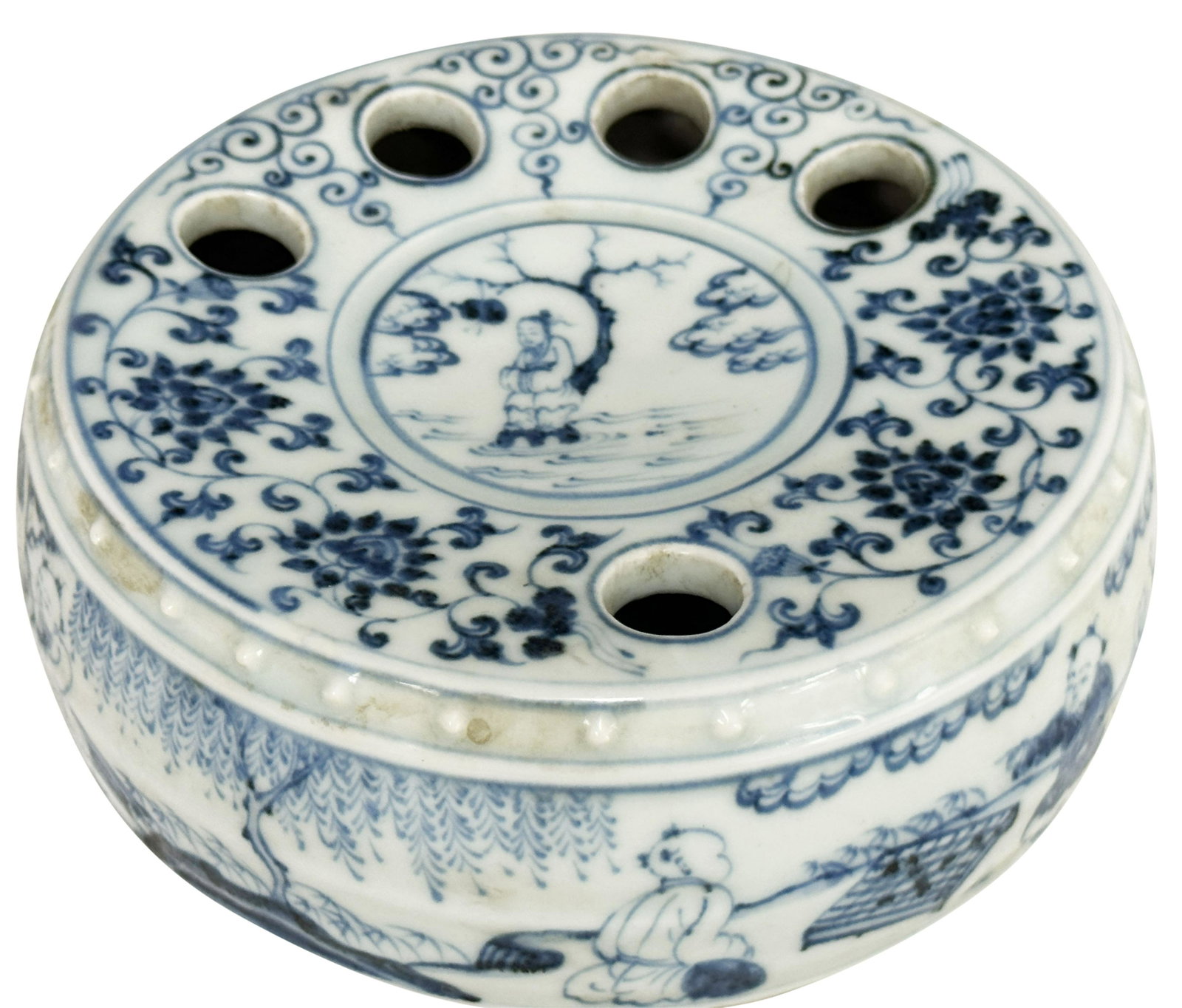 CHINESE PORCELAIN PILLOW STYLE BOX: Diameter- 7" Height- 2 1/4" Shipping U.S. $35 plus insurance
