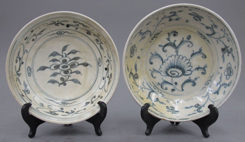 LOT OF (2) EARLY CHINESE BLUE AND WHITE BOWLS wi: LOT OF (2) EARLY CHINESE BLUE AND WHITE BOWLS with Hoi An Hoard stamp mark diameter- 9 1/2"