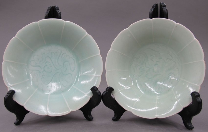 PAIR OF CHINESE LOW BOWLS diameter- 6" : PAIR OF CHINESE LOW BOWLS diameter- 6"