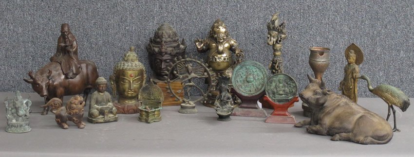 GROUPING OF ASIAN METAL DECORATIVE Buddha, bronz: GROUPING OF ASIAN METAL DECORATIVE Buddha, bronzes and more