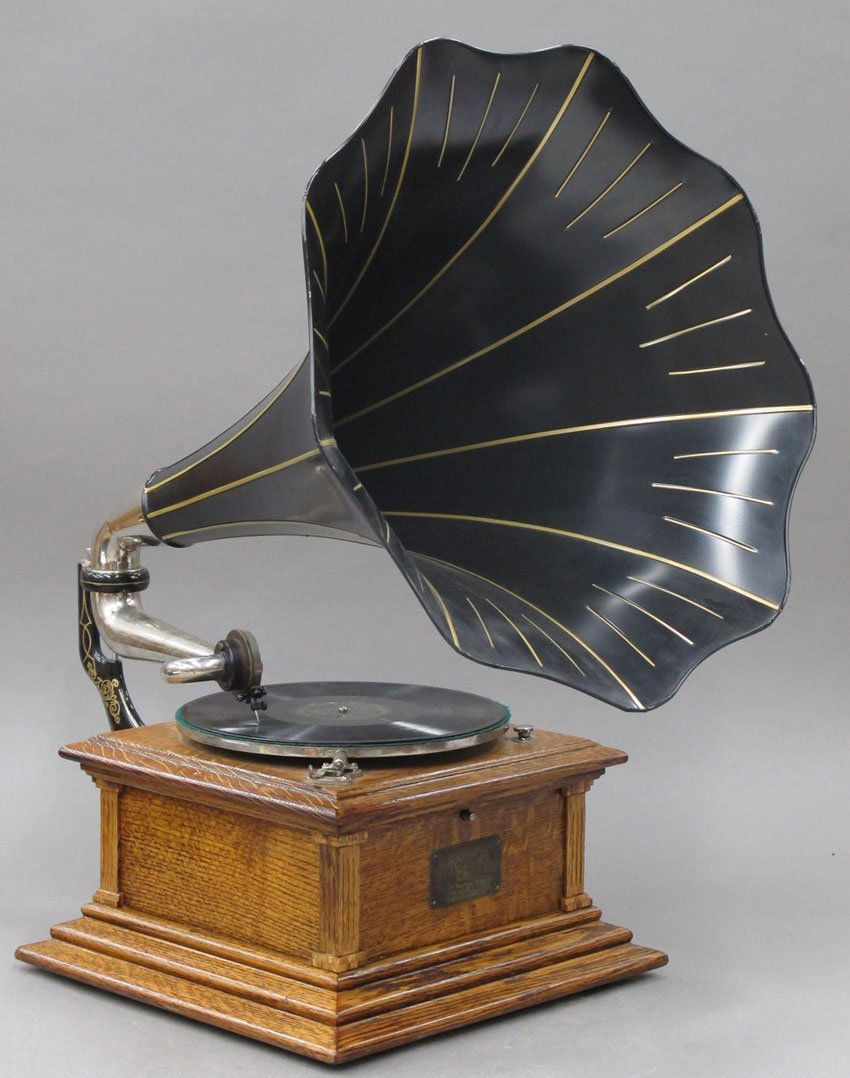 VICTOR VICTROLA OAK PHONOGRAPH with tin horn diam May 28, 2012