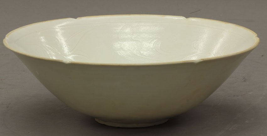 CHINESE WHITE BOWL diameter- 8 1/2": CHINESE WHITE BOWL diameter- 8 1/2"