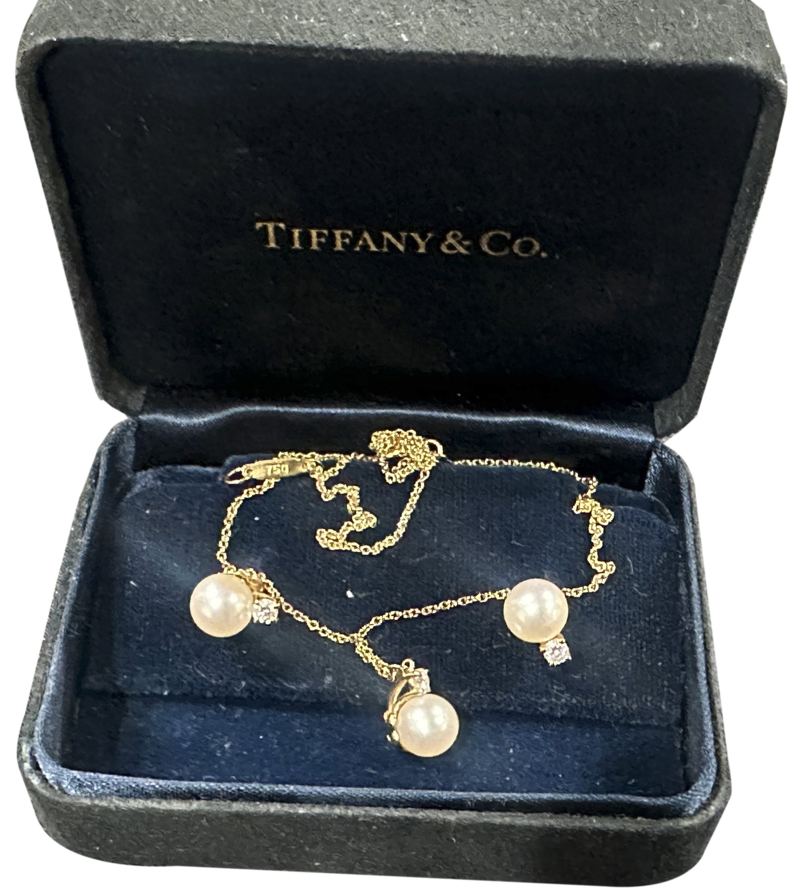 TIFFANY & CO. 18KT PEARL NECKLACE & EARRINGS SET: pendant set with diamond Shipping U.S. $15 plus insurance