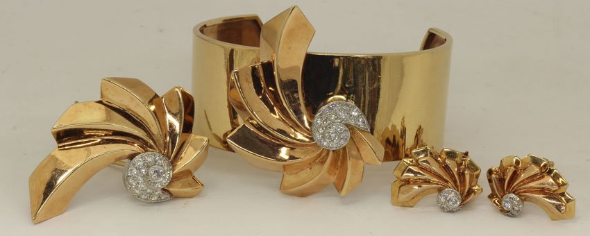 LADIES 14KT AND DIAMOND SET bracelet, brooch, ear: LADIES 14KT AND DIAMOND SET bracelet, brooch, earrings weight- 66 grams