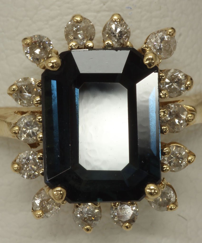 LADIES GOLD RING WITH SAPPHIRE AND DIAMONDS : LADIES GOLD RING WITH SAPPHIRE AND DIAMONDS