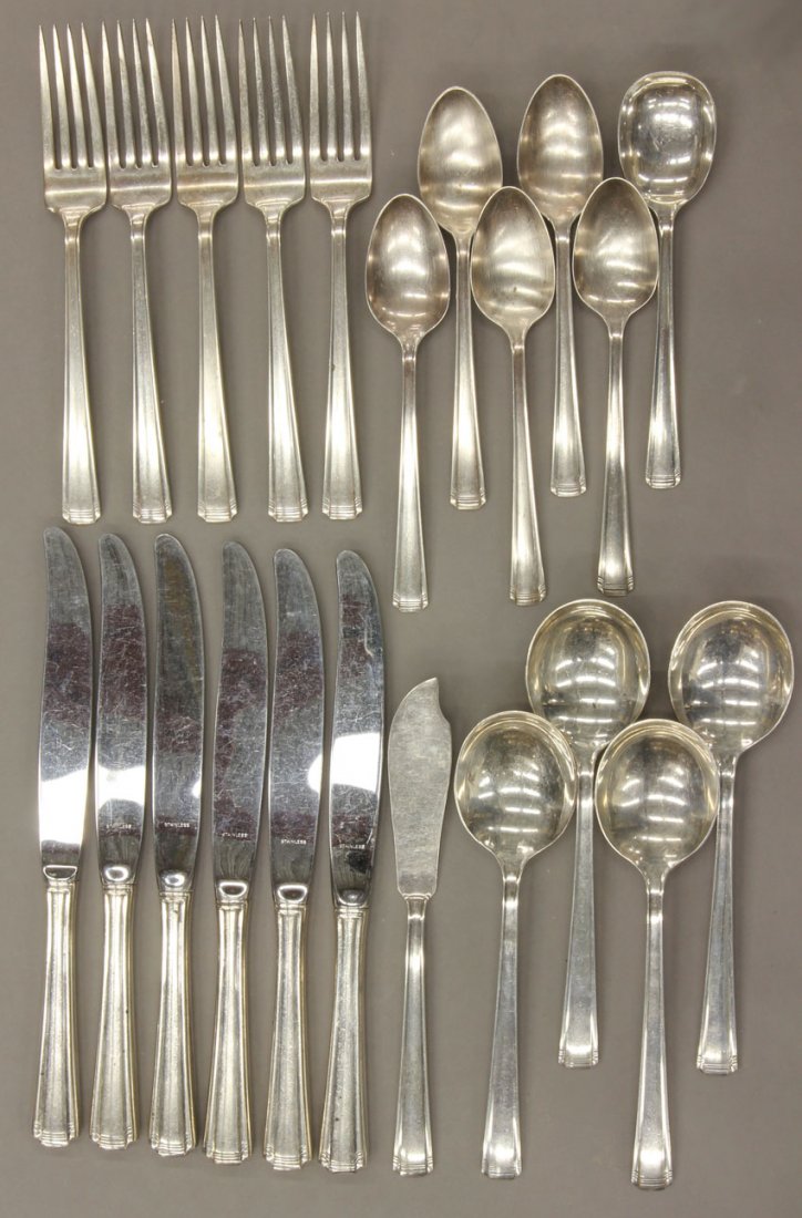 LOT OF STERLING SILVER FLATWARE total- 22 pcs. we: LOT OF STERLING SILVER FLATWARE total- 22 pcs. weight- 19 troy oz. weight excludes (6) knives
