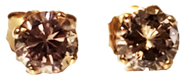 PAIR OF DIAMOND STUD EARRINGS 14KT Y.G.